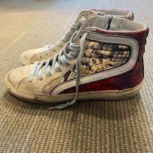 High top golden goose sneakers! Snakeprint